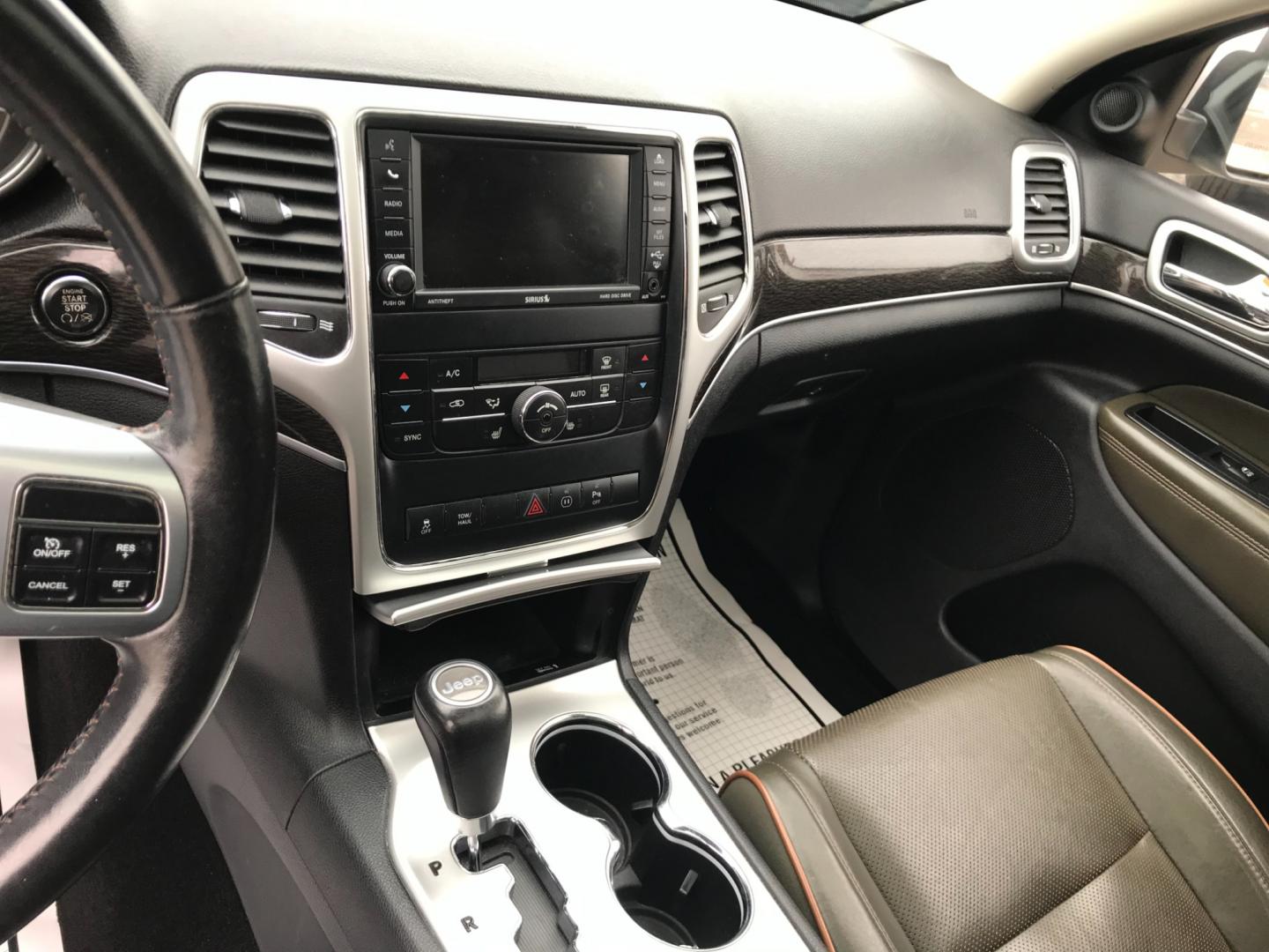 2011 Silver /Black Jeep Grand Cherokee Laredo (1J4RR4GTXBC) with an 5.7 Liter HEMI engine, Automatic transmission, located at 577 Chester Pike, Prospect Park, PA, 19076, (610) 237-1015, 39.886154, -75.302338 - Photo#14